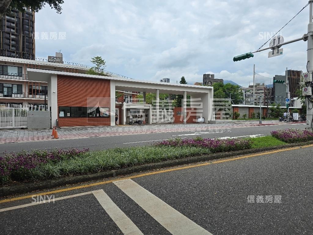 美校精華美寓房屋室內格局與周邊環境