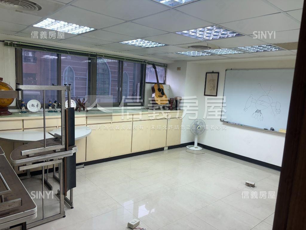 近世貿國館住辦管理大樓房屋室內格局與周邊環境