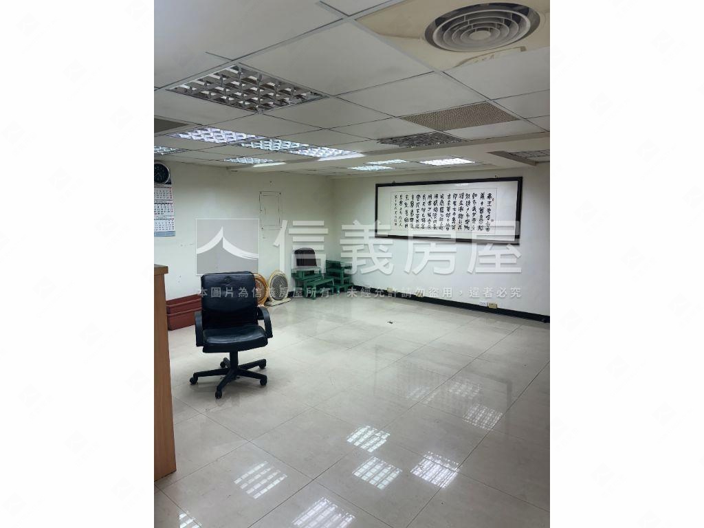 近世貿國館住辦管理大樓房屋室內格局與周邊環境