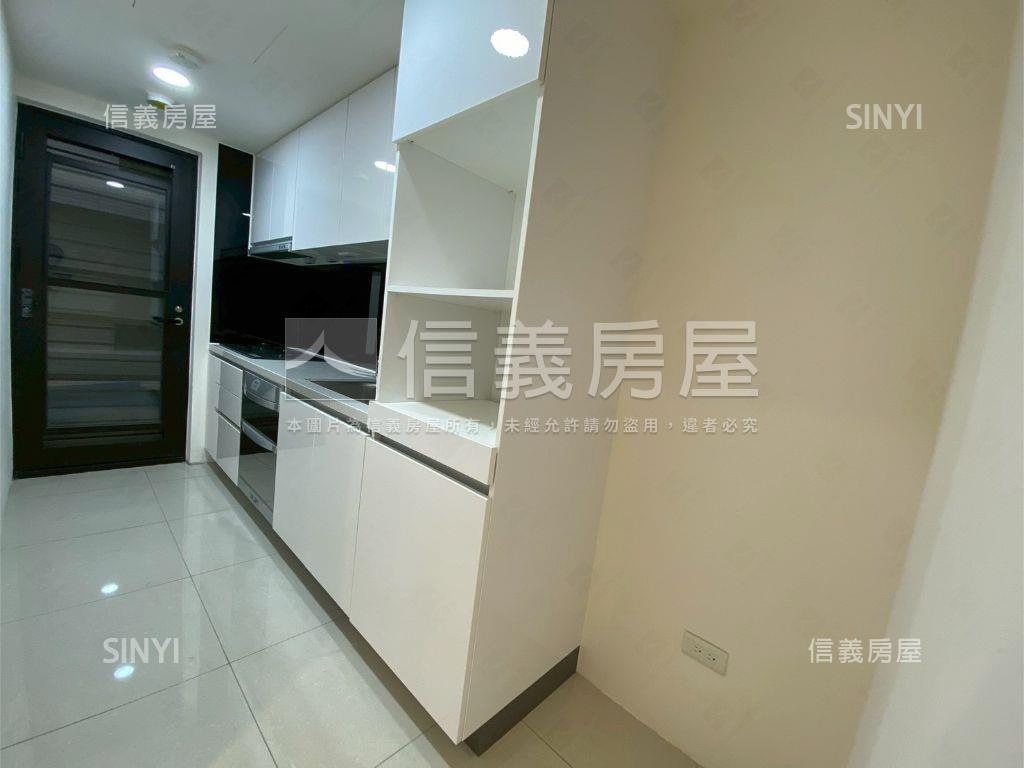 首綻全新裝潢高樓三房車位房屋室內格局與周邊環境