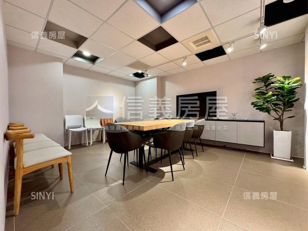 育賢路１＋２樓大面寬店面房屋室內格局與周邊環境