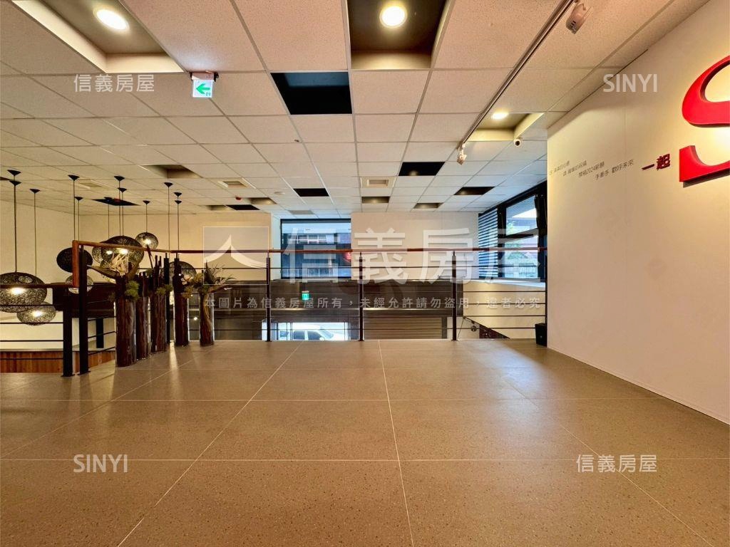 育賢路１＋２樓大面寬店面房屋室內格局與周邊環境