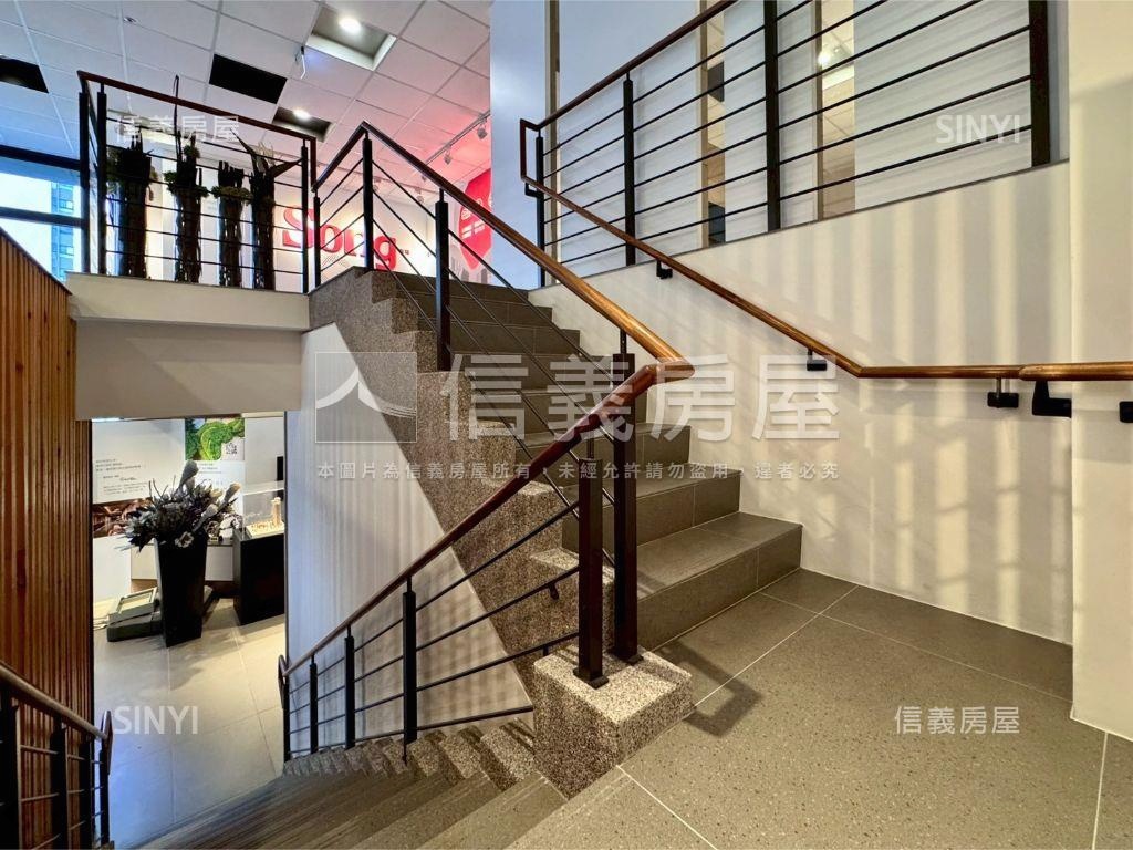 育賢路１＋２樓大面寬店面房屋室內格局與周邊環境