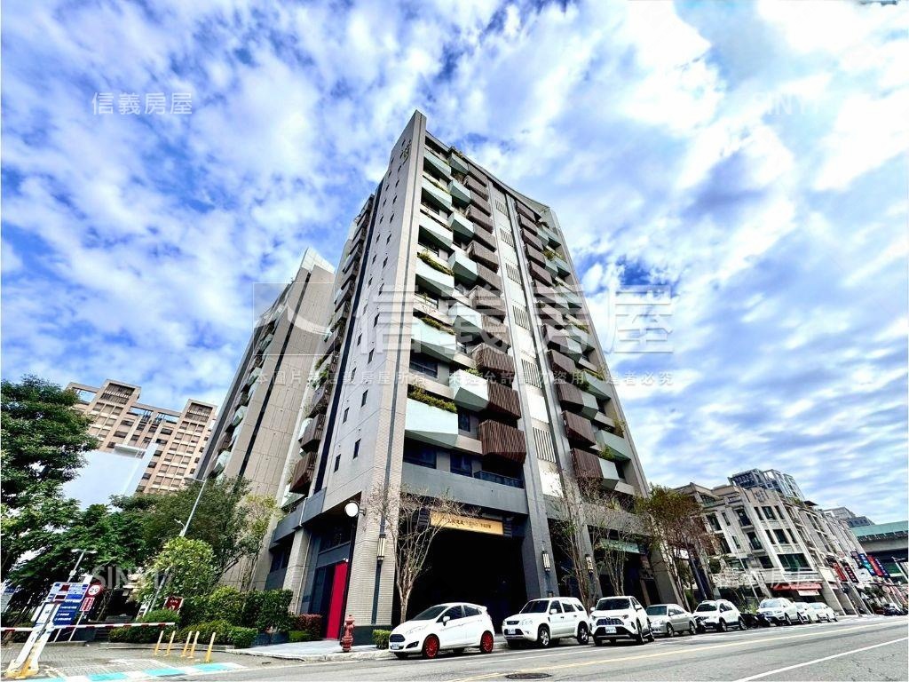 育賢路１＋２樓大面寬店面房屋室內格局與周邊環境