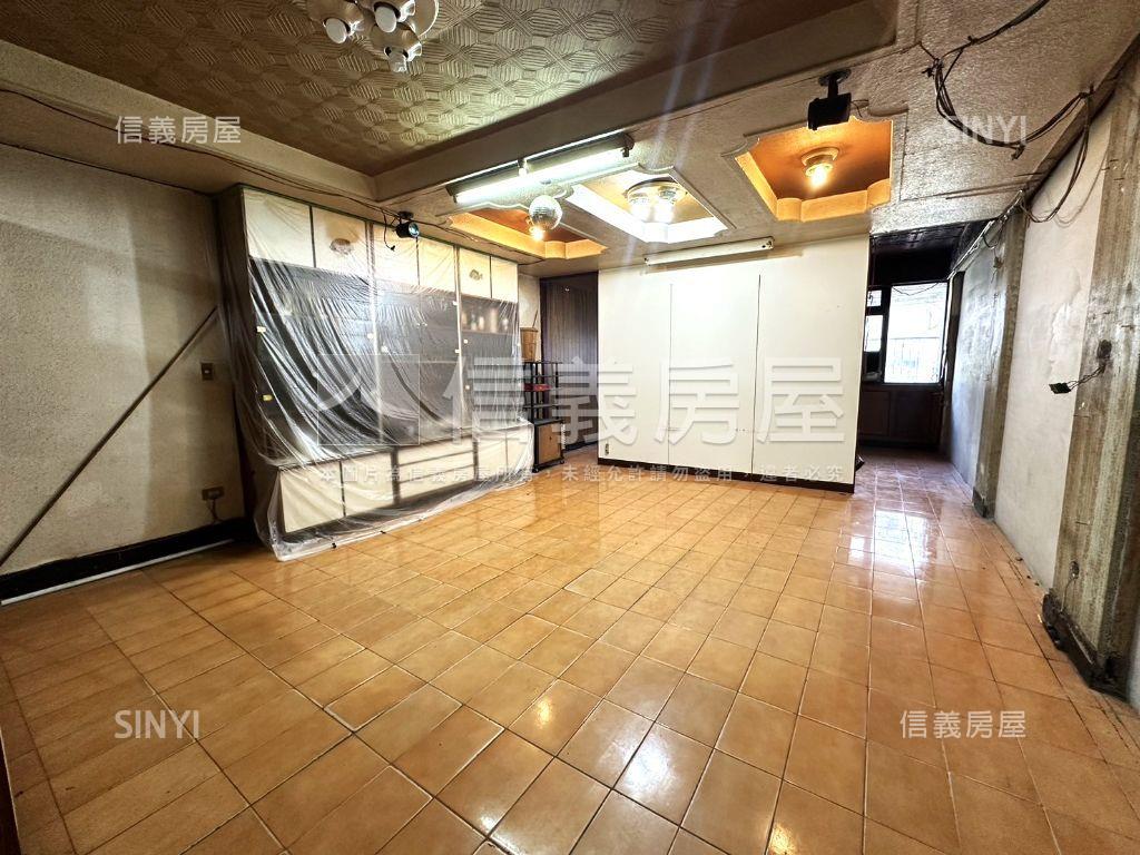 萬大公寓２樓成家房屋室內格局與周邊環境