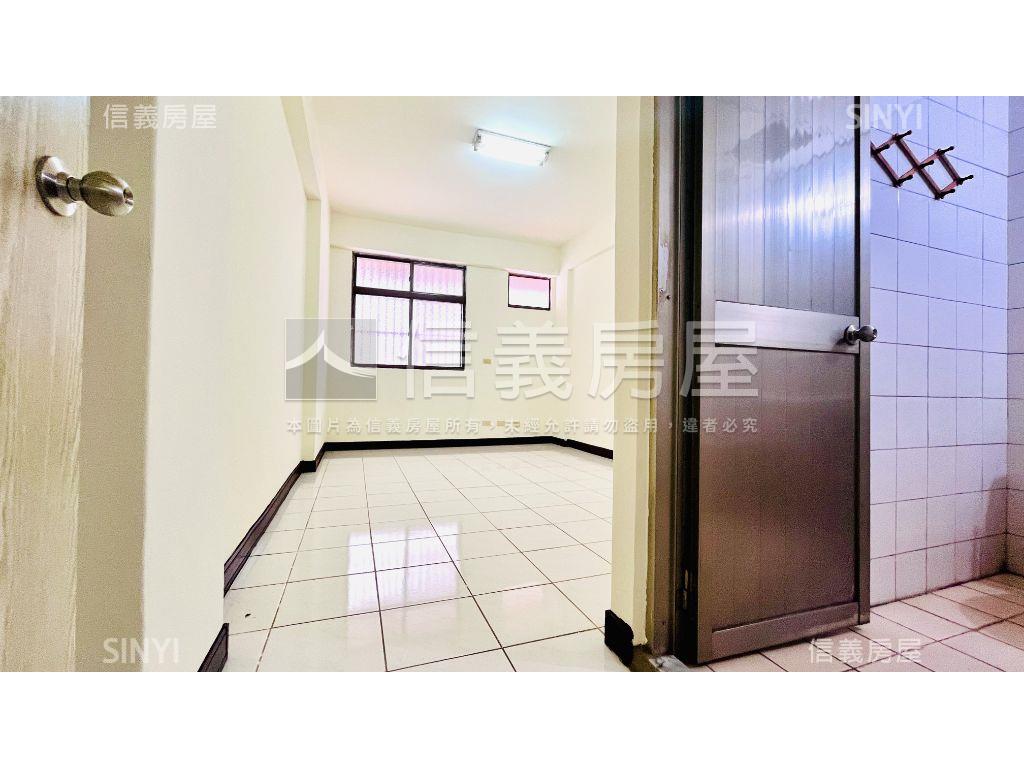 近行政中心新興良品２樓房屋室內格局與周邊環境