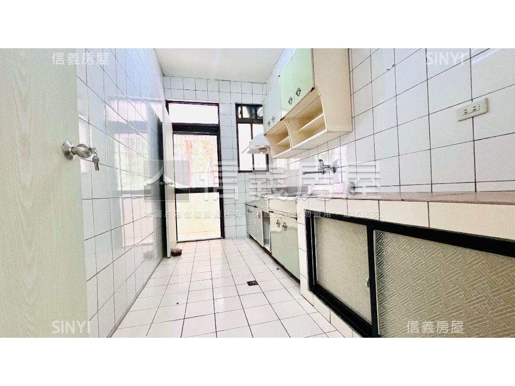 近行政中心新興良品２樓房屋室內格局與周邊環境
