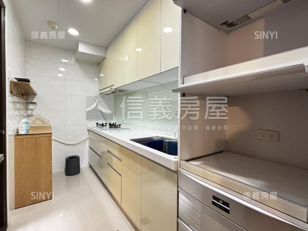 鴻華欣苑兩房車位房屋室內格局與周邊環境