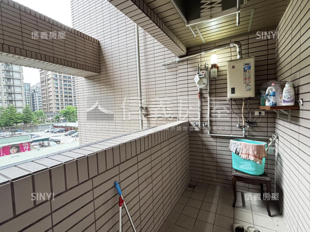 鴻華欣苑兩房車位房屋室內格局與周邊環境