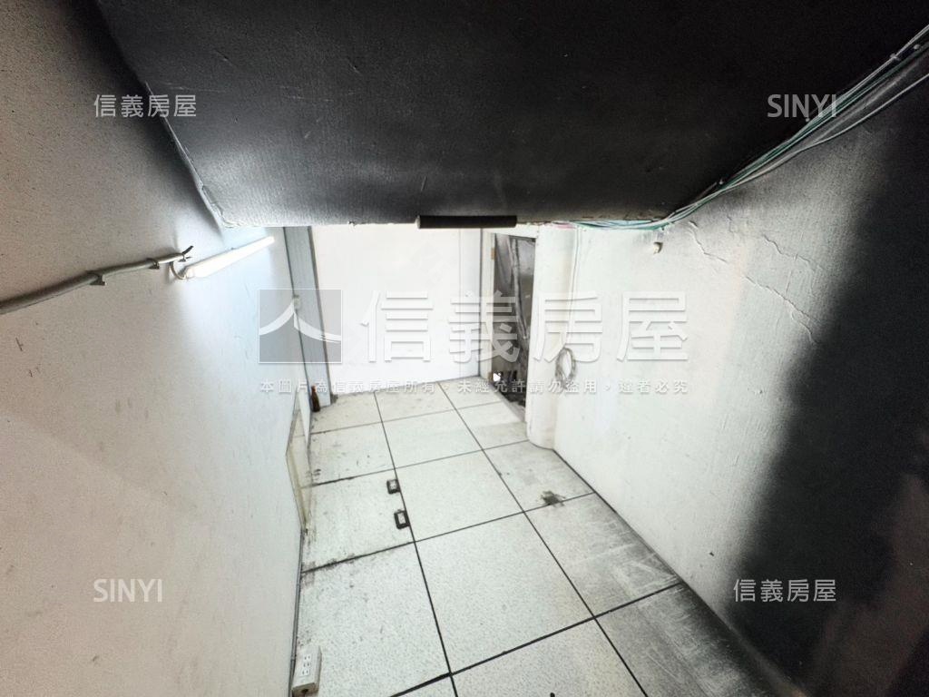中興商圈金店面１３９９萬房屋室內格局與周邊環境
