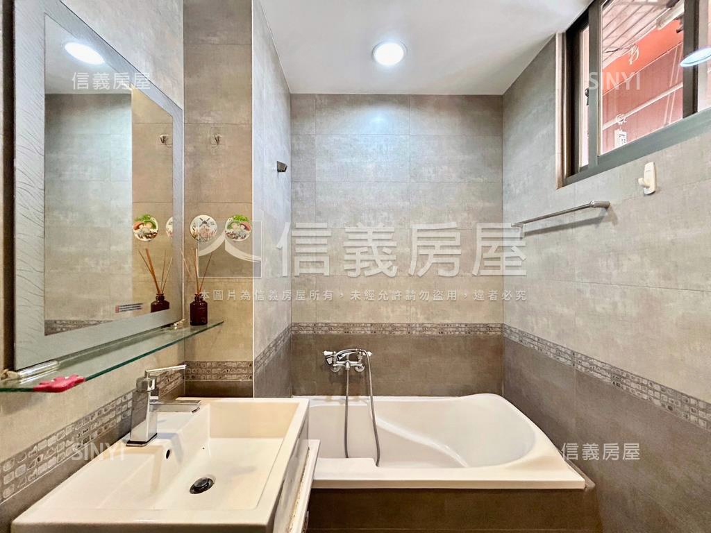 近縣府家樂福低總價三房房屋室內格局與周邊環境