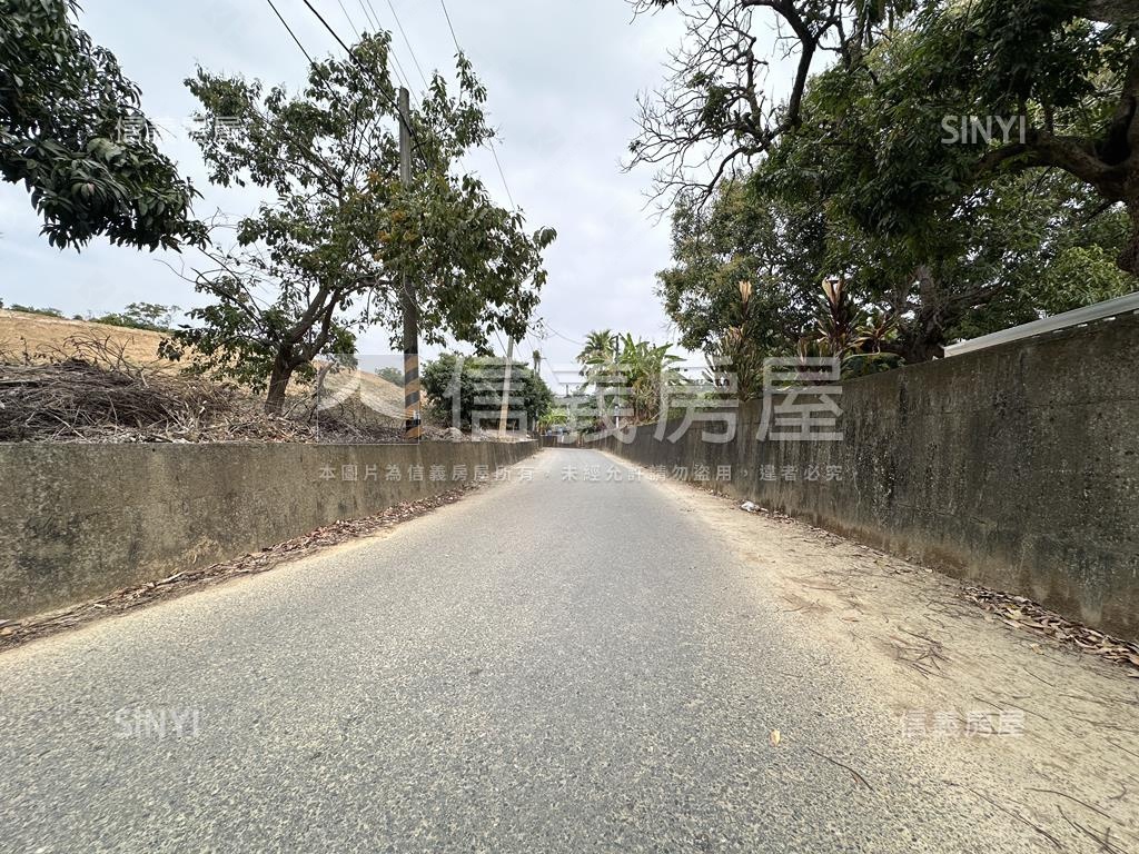 鳥松埔嶺段臨路有電５分地房屋室內格局與周邊環境