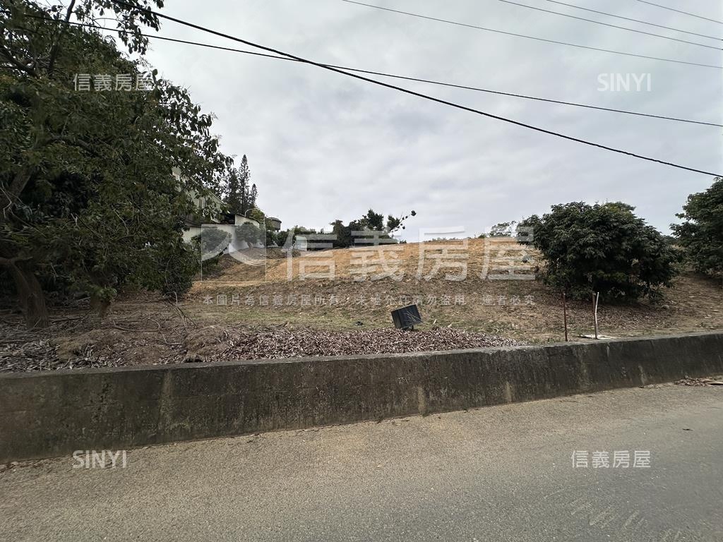 鳥松埔嶺段臨路有電５分地房屋室內格局與周邊環境