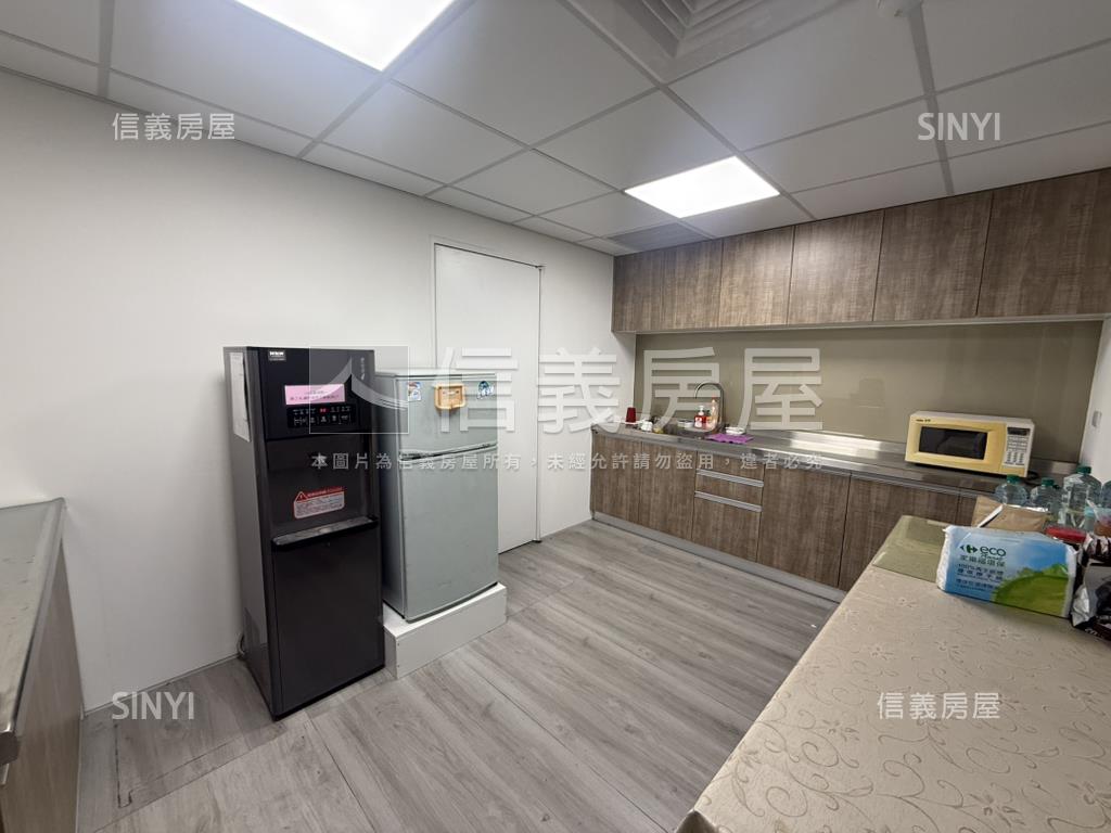 正崇德路洛克斐勒商辦Ｂ房屋室內格局與周邊環境