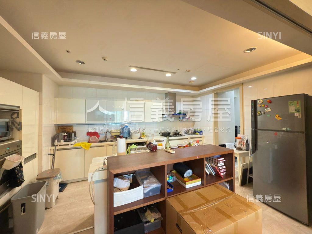 公園首排人文首馥高樓邊間房屋室內格局與周邊環境