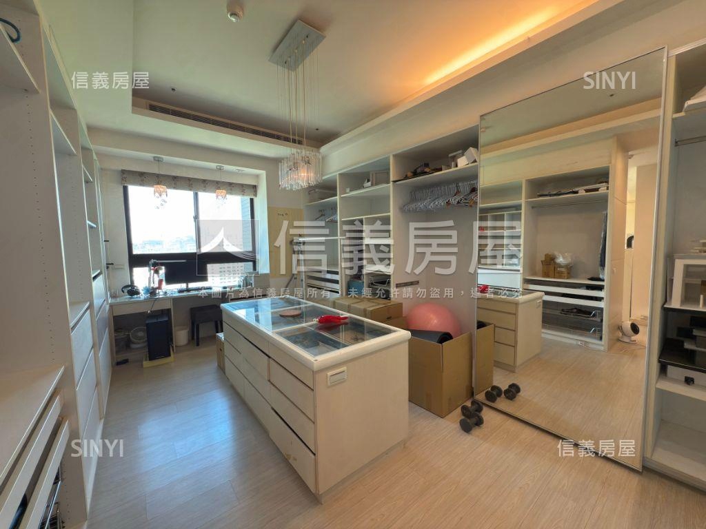 公園首排人文首馥高樓邊間房屋室內格局與周邊環境