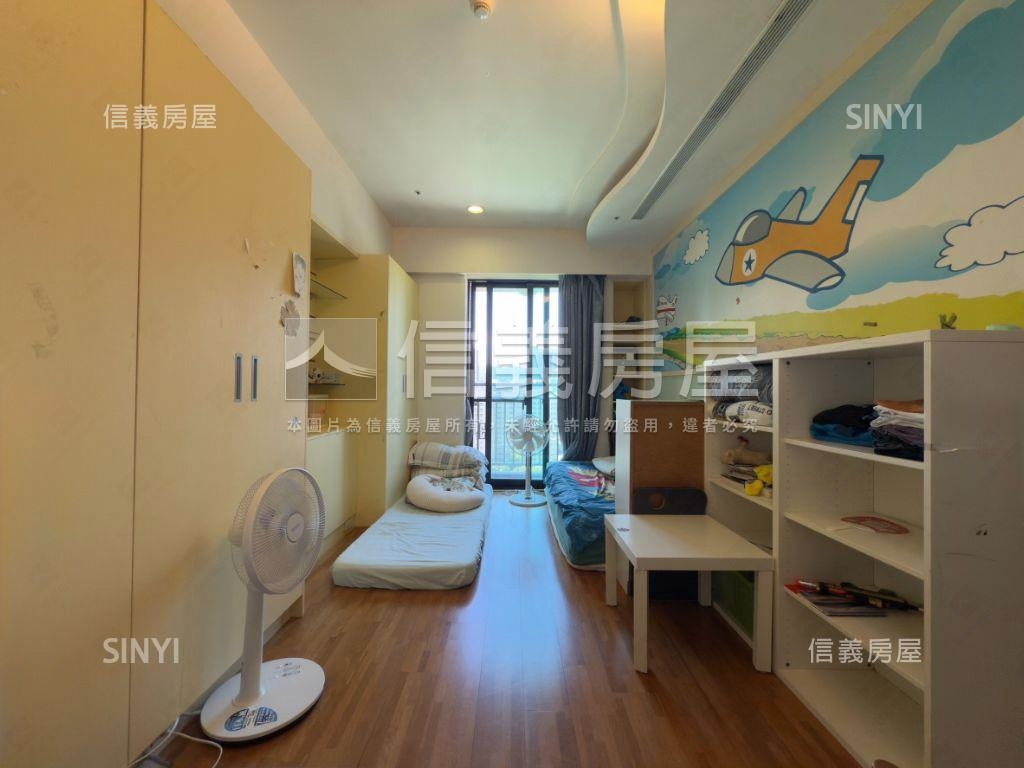 公園首排人文首馥高樓邊間房屋室內格局與周邊環境