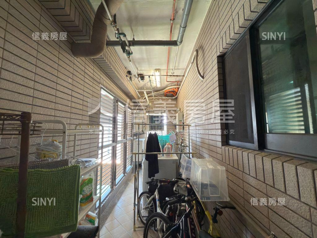 公園首排人文首馥高樓邊間房屋室內格局與周邊環境