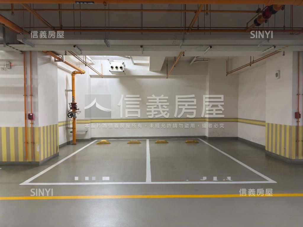 公園首排人文首馥高樓邊間房屋室內格局與周邊環境