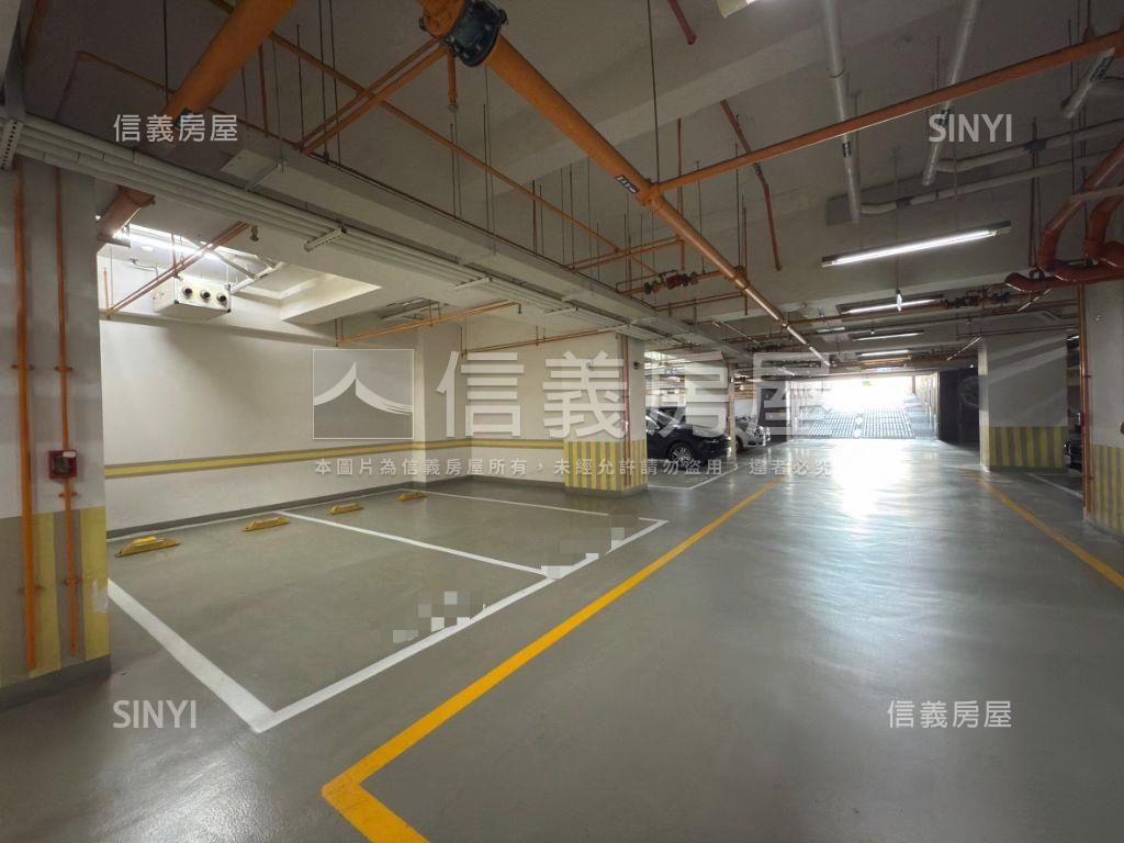 公園首排人文首馥高樓邊間房屋室內格局與周邊環境