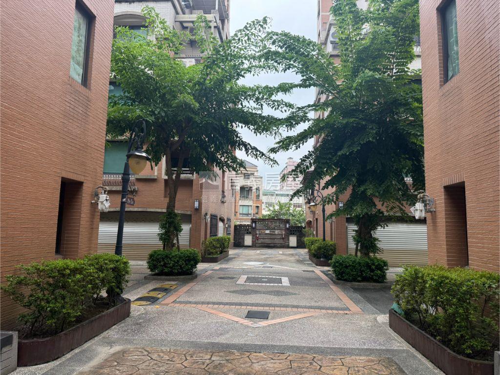 大毅狄斯耐｜前後雙車別墅房屋室內格局與周邊環境