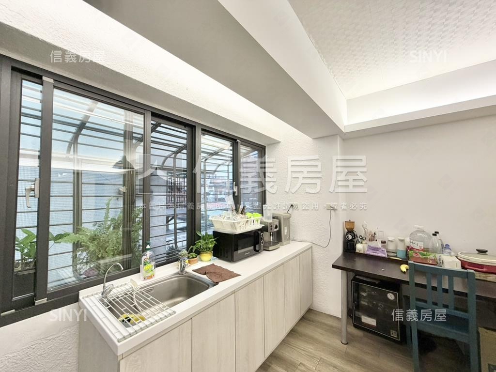 榕馨園有頂加坡平車位可用房屋室內格局與周邊環境