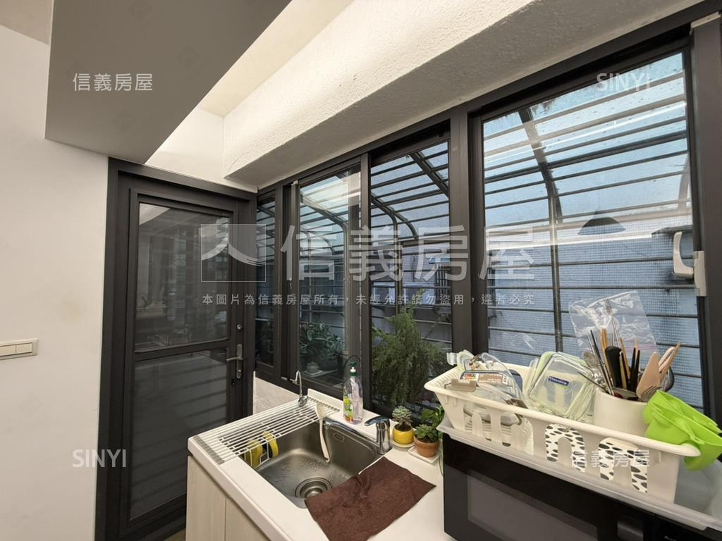 榕馨園有頂加坡平車位可用房屋室內格局與周邊環境