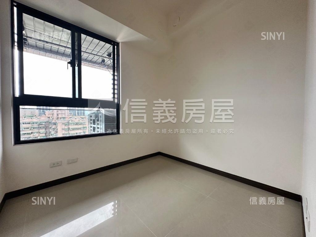 發樓ＭＥ高樓三房方正車位房屋室內格局與周邊環境