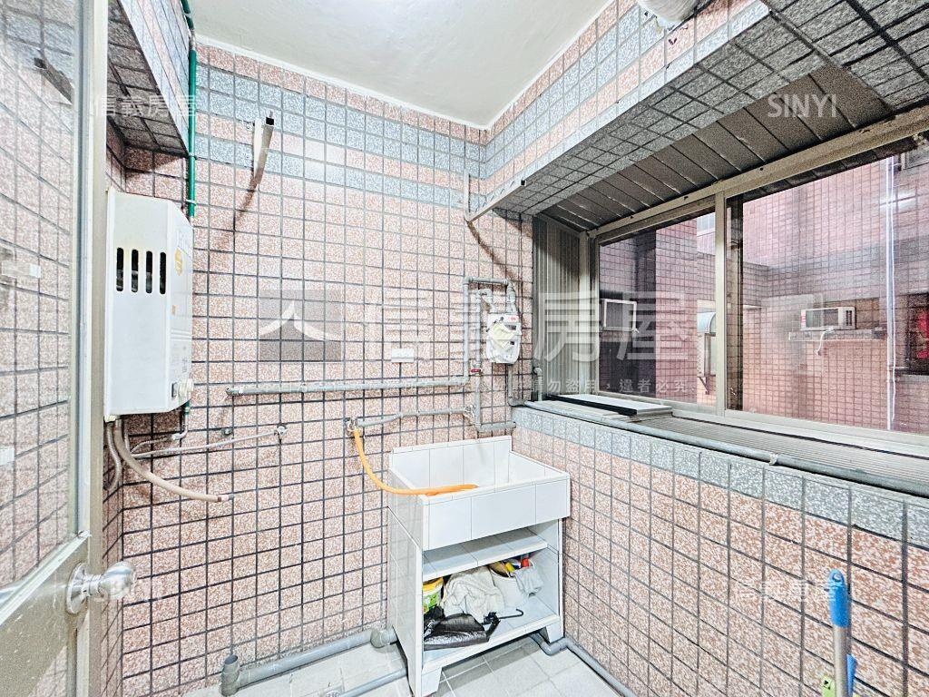 藝文全球家美裝潢三房車位房屋室內格局與周邊環境