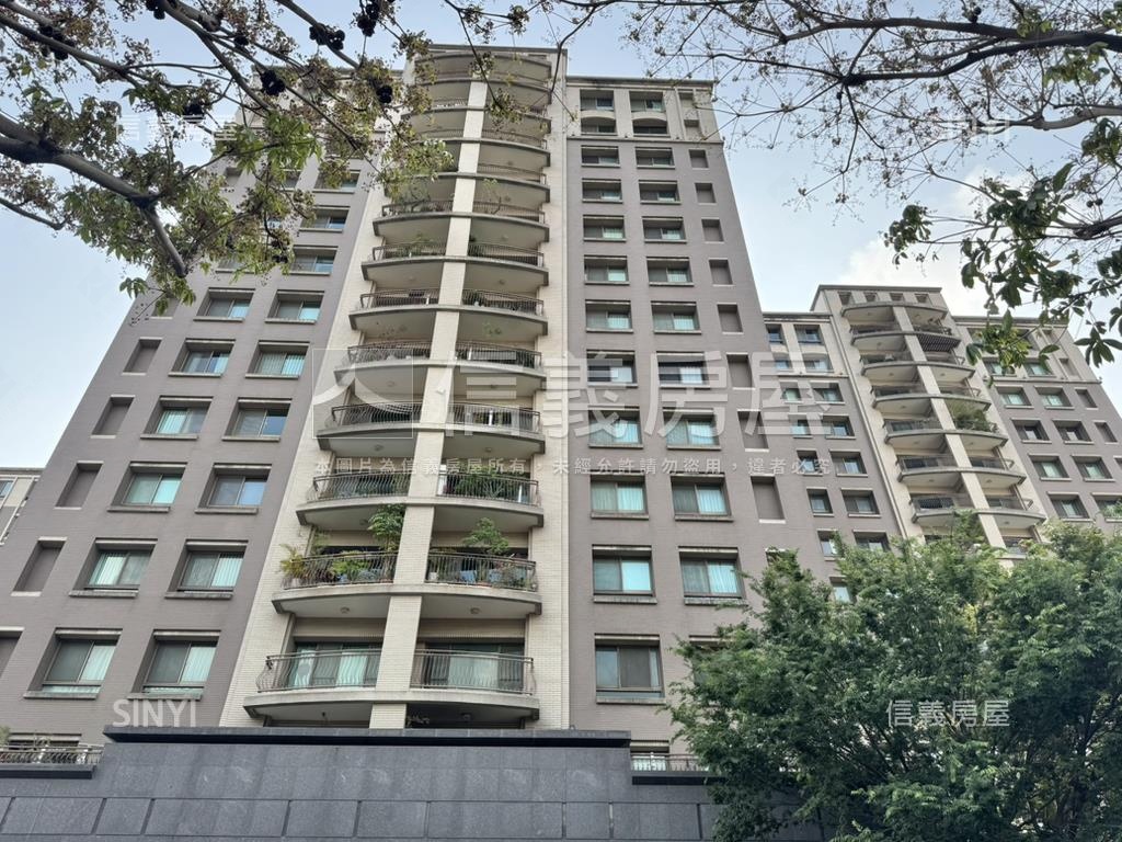 豐富公園視野戶四房雙平車房屋室內格局與周邊環境