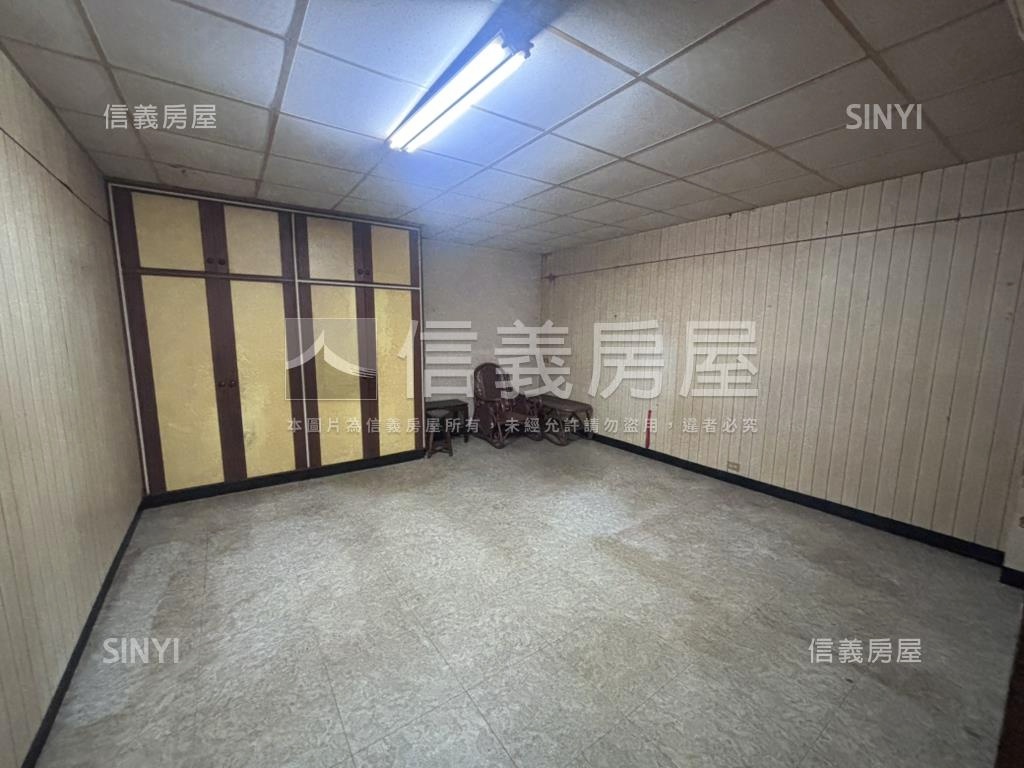 近中正路大坪數廠房房屋室內格局與周邊環境