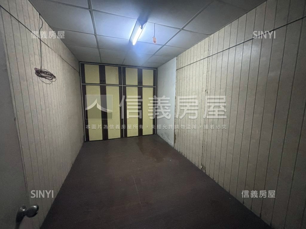 近中正路大坪數廠房房屋室內格局與周邊環境