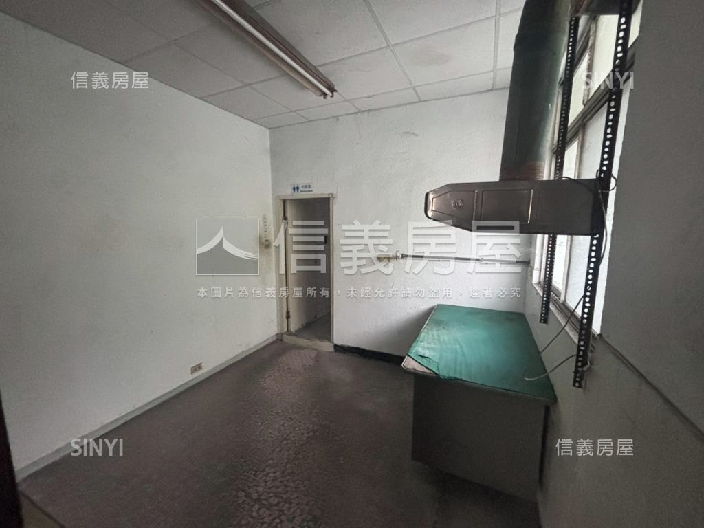 近中正路大坪數廠房房屋室內格局與周邊環境