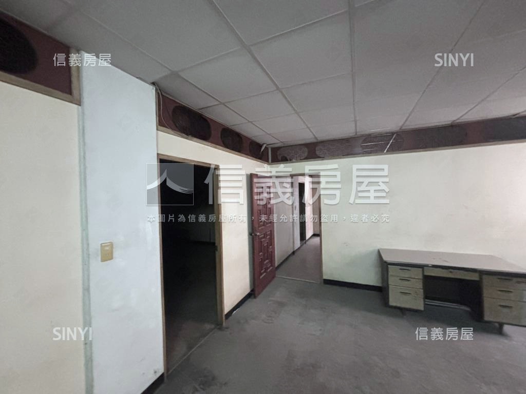 近中正路大坪數廠房房屋室內格局與周邊環境