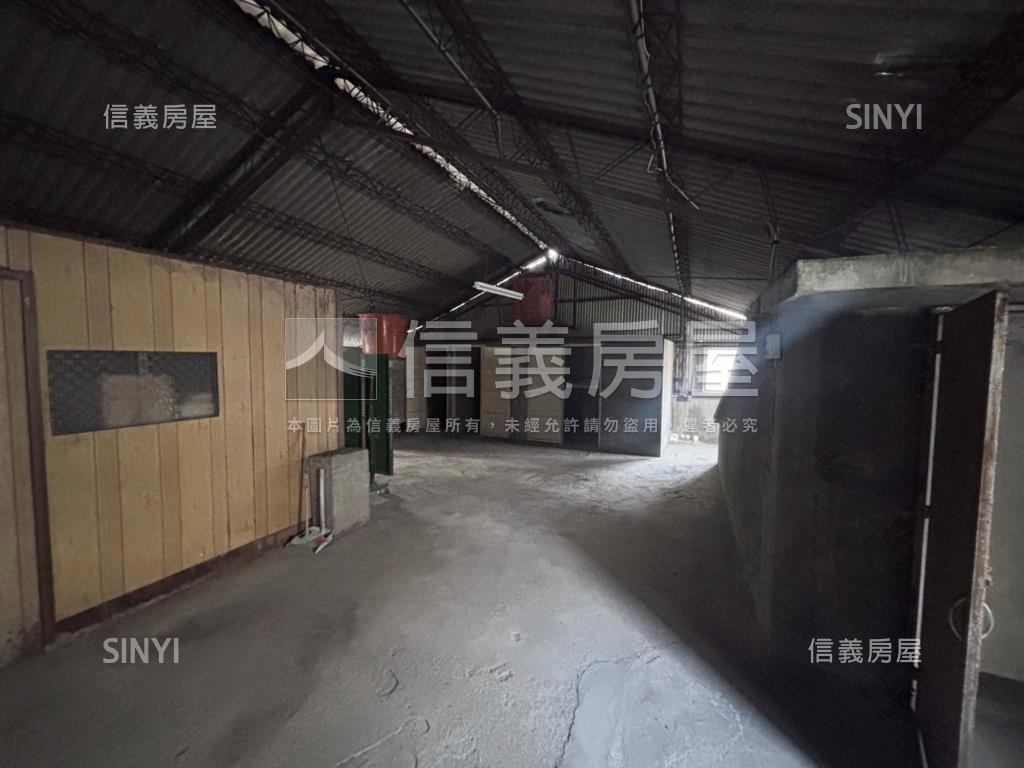 近中正路大坪數廠房房屋室內格局與周邊環境
