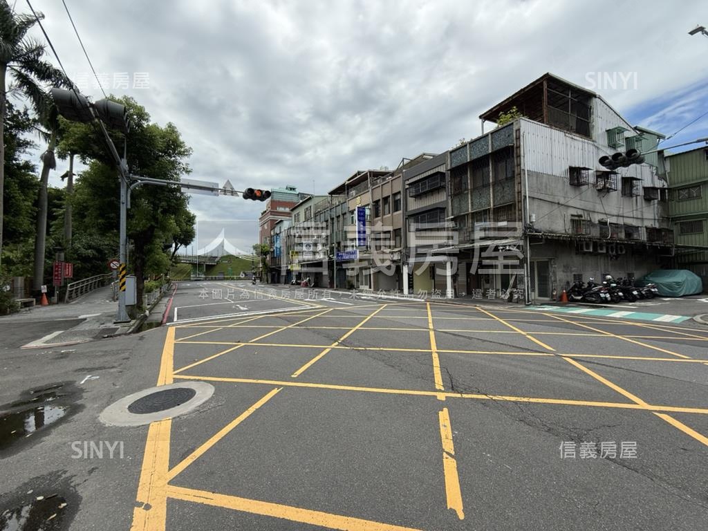 正四維路透天房屋室內格局與周邊環境