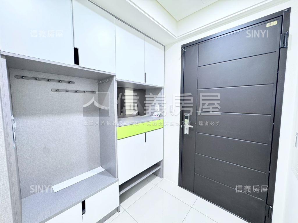 近Ａ１８領航南路３房車位房屋室內格局與周邊環境