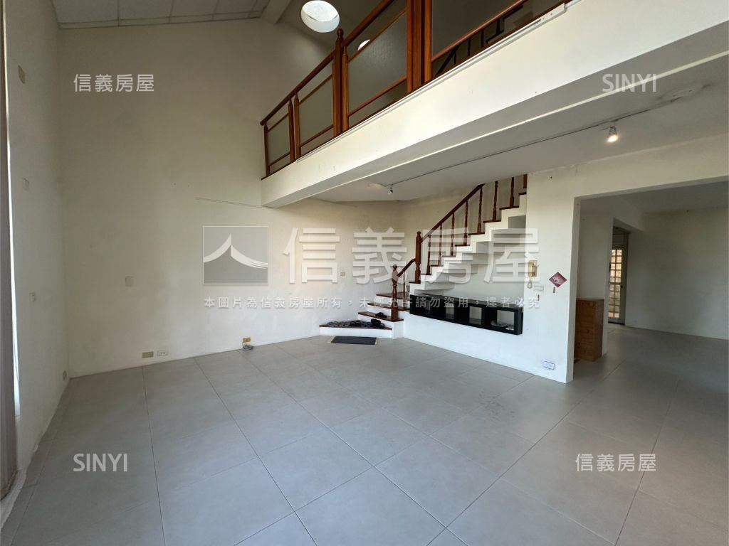 近園區車庫庭院山景別墅房屋室內格局與周邊環境