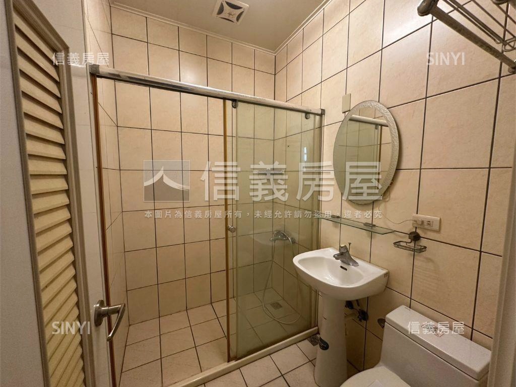 近園區車庫庭院山景別墅房屋室內格局與周邊環境