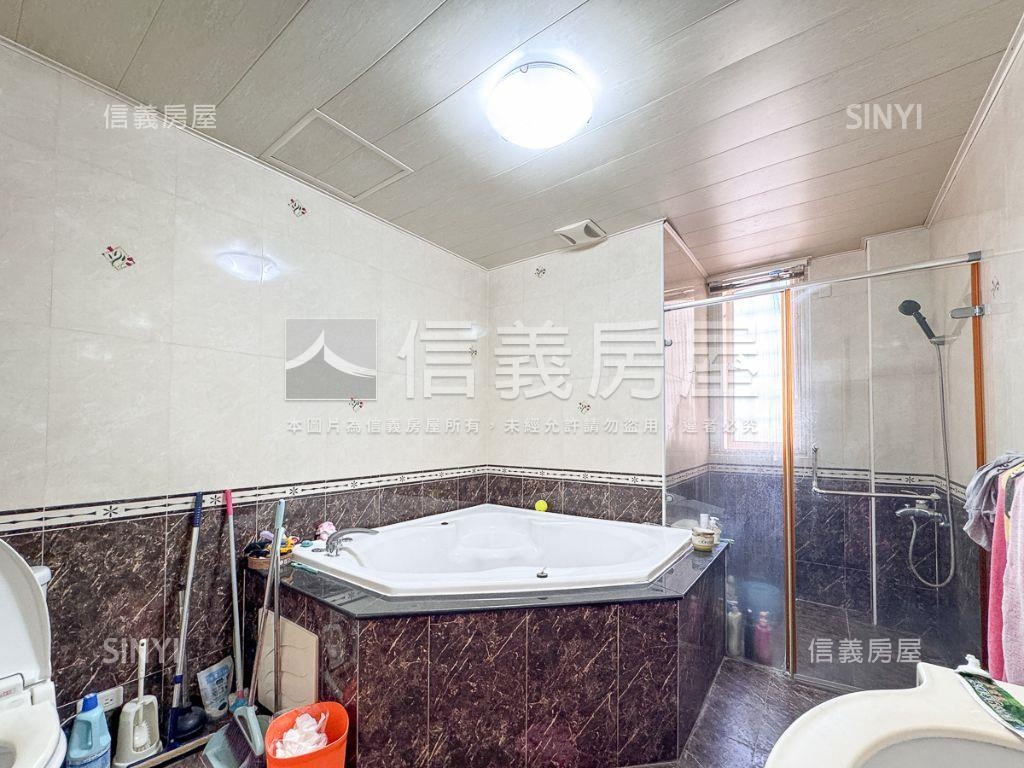 正義路邊間別墅房屋室內格局與周邊環境