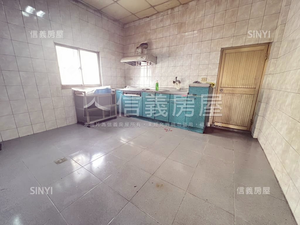地約５９坪，邊間透天房屋室內格局與周邊環境