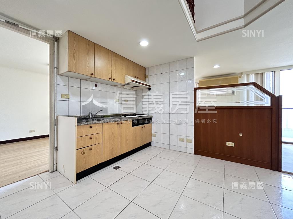 近十四張挑高美屋房屋室內格局與周邊環境