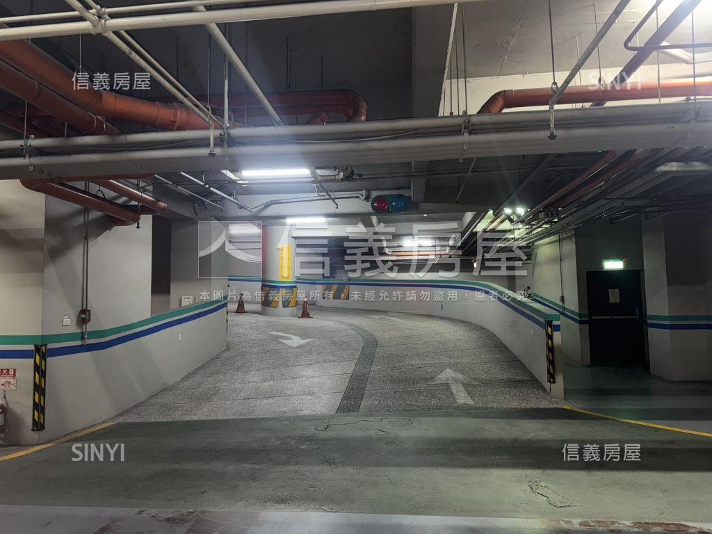 五權路漂亮店面含車位房屋室內格局與周邊環境
