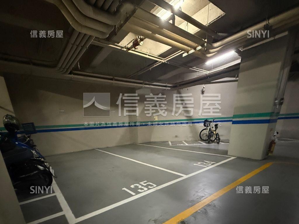 五權路漂亮店面含車位房屋室內格局與周邊環境