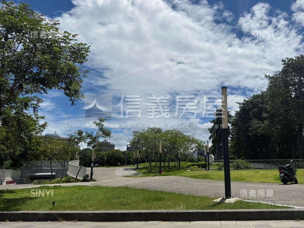 五權路漂亮店面含車位房屋室內格局與周邊環境