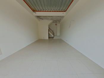 五權路漂亮店面含車位