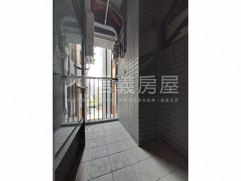 鴻邑璞臻兩房平面車位房屋室內格局與周邊環境