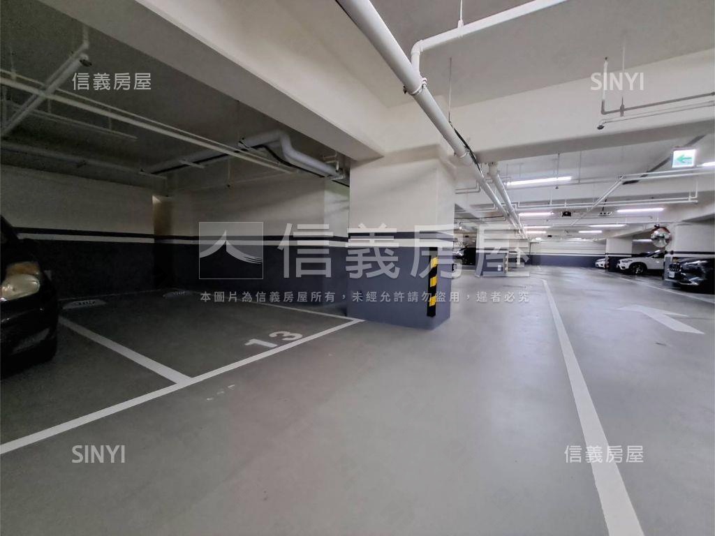 鴻邑璞臻兩房平面車位房屋室內格局與周邊環境