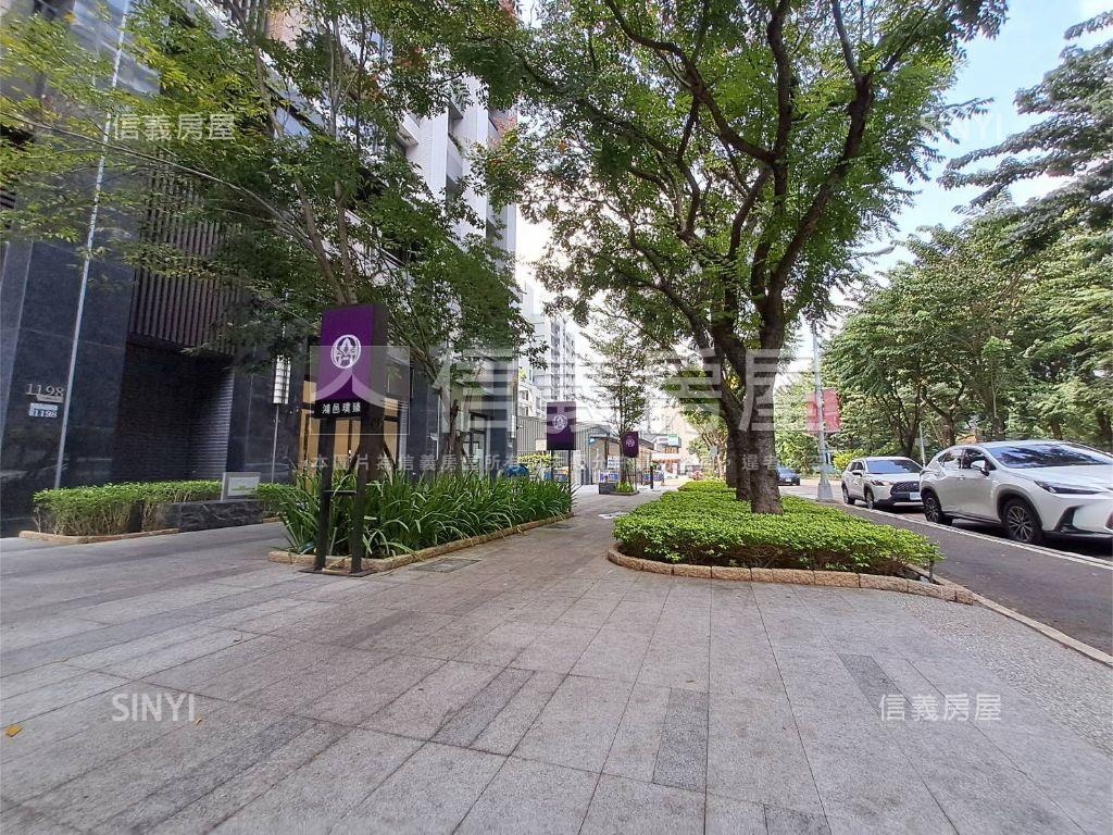 鴻邑璞臻兩房平面車位房屋室內格局與周邊環境