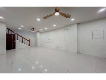 榮興街顯眼店住附平車